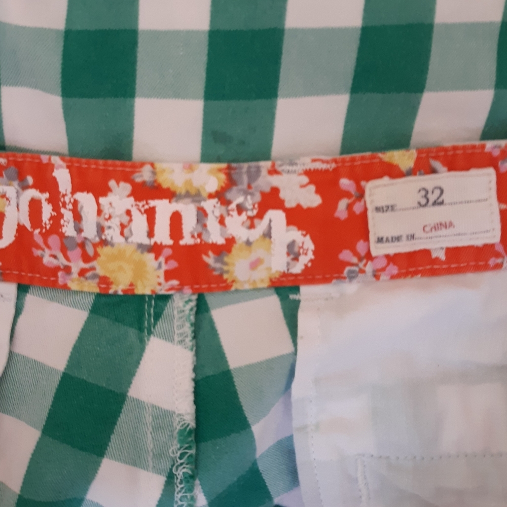 Johnnie B Boden plaid cuff shorts sz 32 *H - Picture 3 of 5